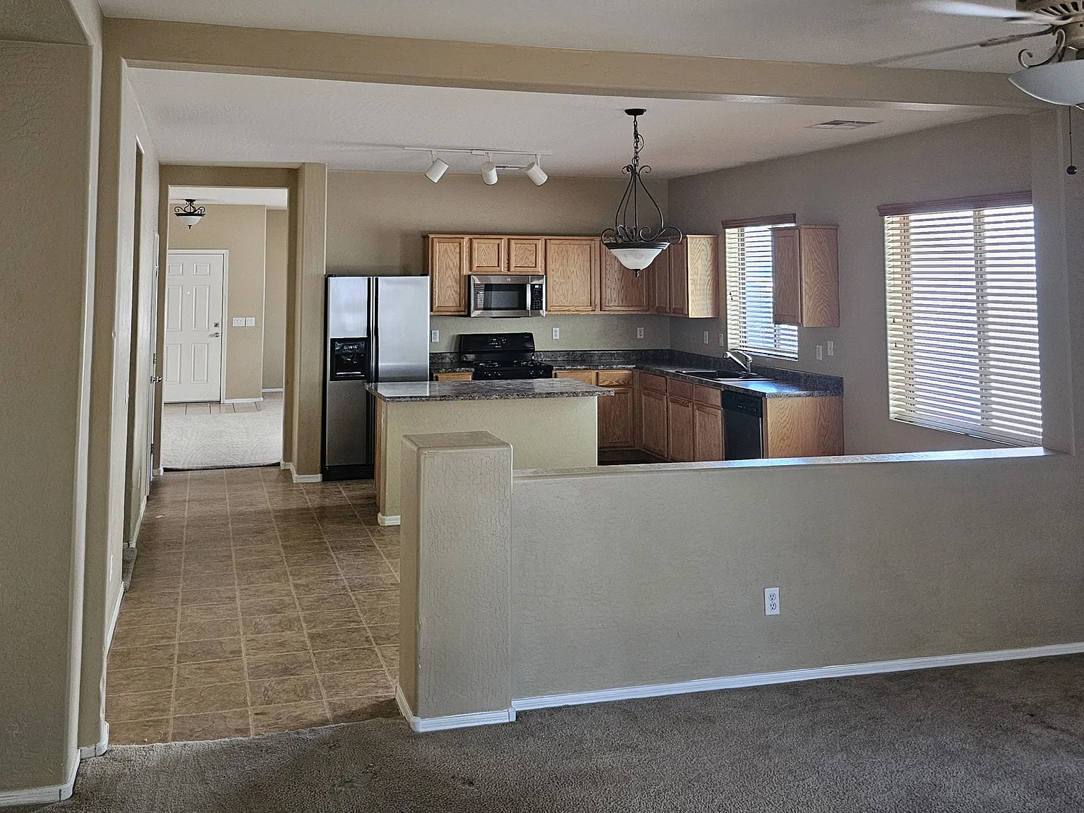 3 bed, 2097 sqft, $2,500 — Photo 4