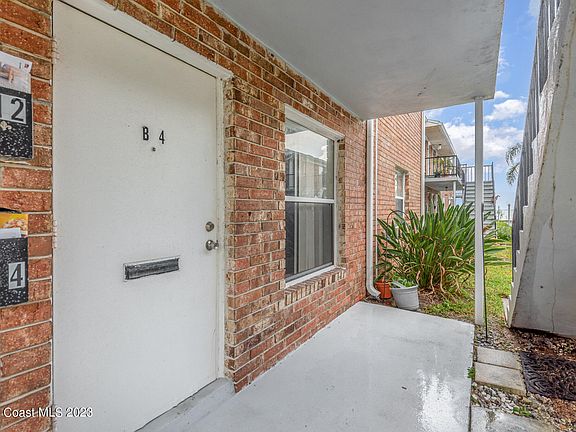 3rd image of 190 E Olmstead Dr #4