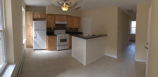 Separate eat-in kitchen