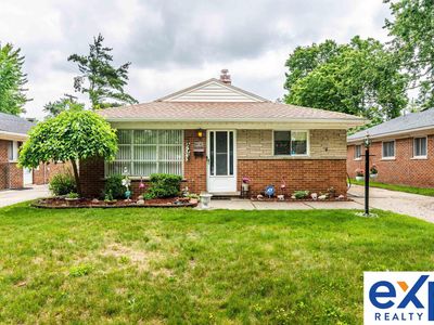 12824 Royal Grand St, Redford, MI, 48392