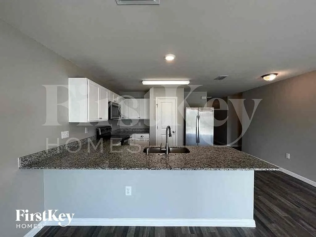 4 bed, 2.0 bath, 1442 sqft, $1,915 — Photo 4