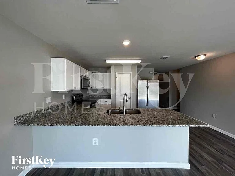 1005 NW 13th Ave — Photo 4