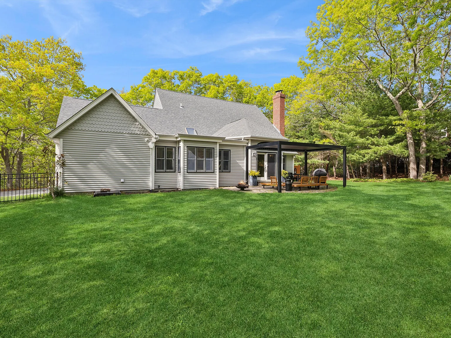 Private Stately Red Creek Ridge 4 Bedroom Home — Photo 2