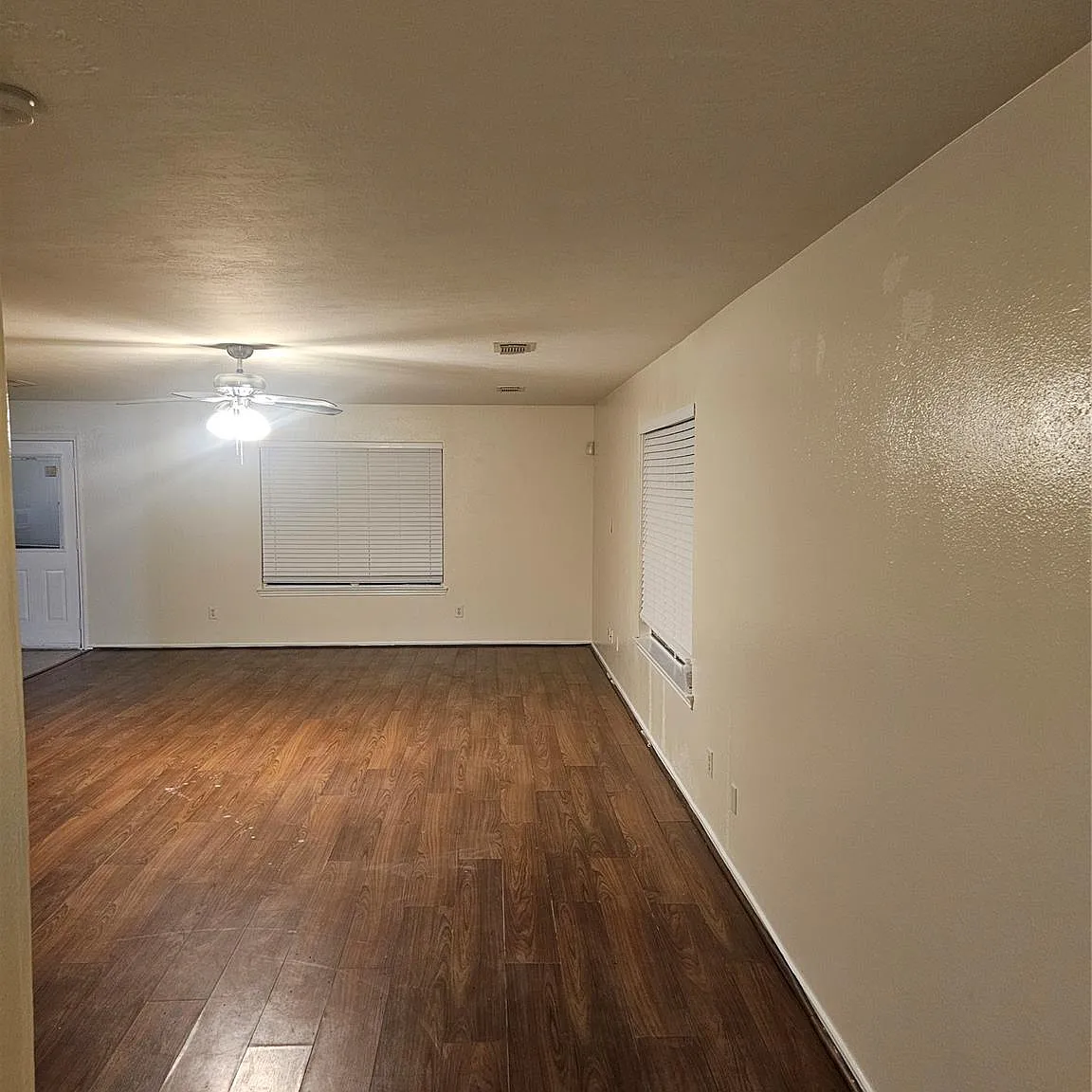 4 bed, 2.5 bath, 2220 sqft, $2,100 — Photo 3
