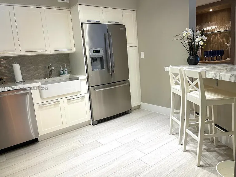 3500 Mystic Pointe Dr #1507 — Photo 4