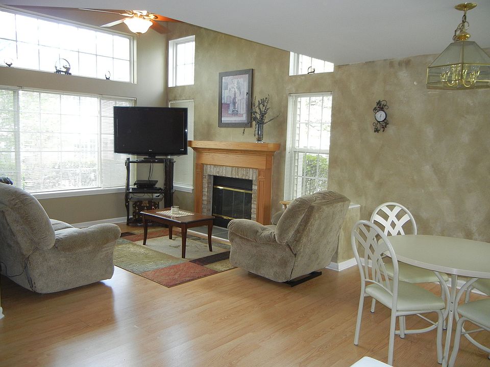 Dining & Living Rm