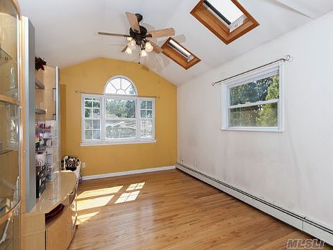3rd image of 34 Sheryl Cres