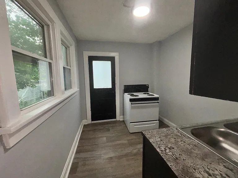36 N Eureka Ave — Photo 6