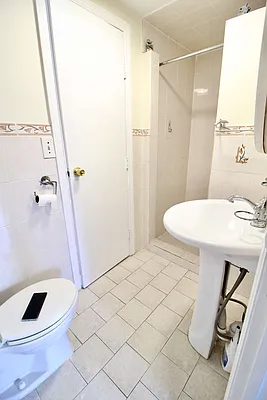 Rented by New York Realty Minimax Inc | media 55