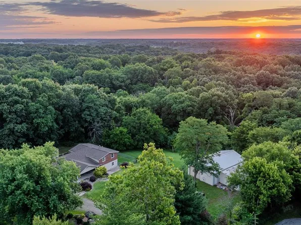 1208 Bethany Ln, Godfrey, IL 62035