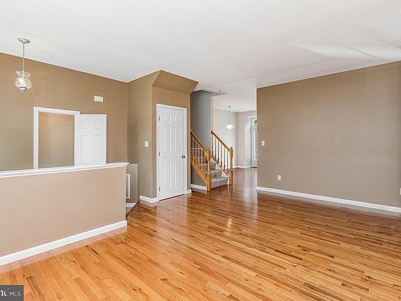 5th image of 3941 Hartlake St