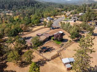 6100 Rogue River Dr, Eagle Point, OR 97524