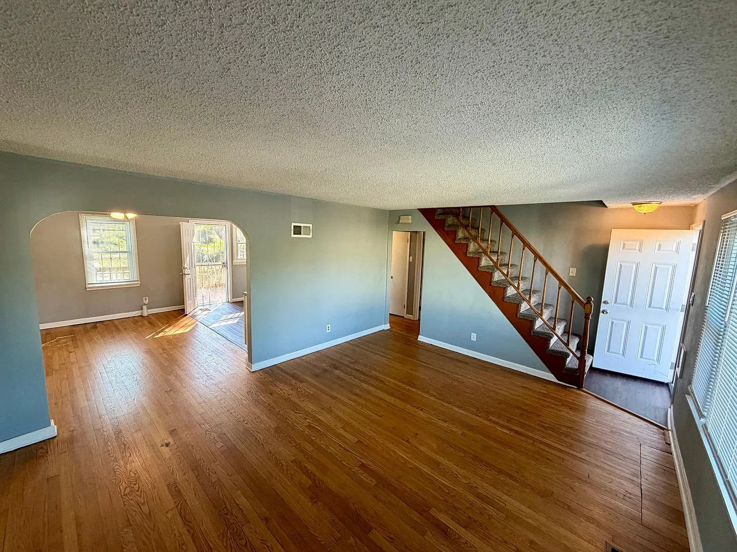 Large 4-Bedroom 2bath Home. Move in Ready! Section 8 Accepted! — Photo 3