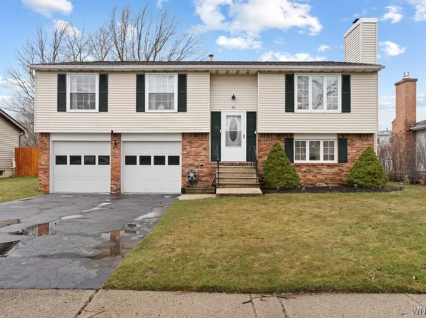 32 Crofton Dr, West Seneca, NY 14224