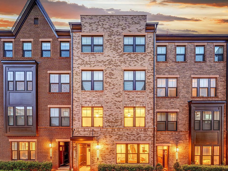 1st image of 45116 Admiral Dr