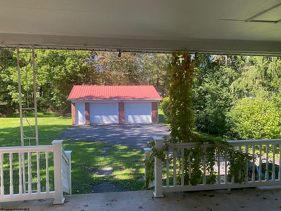 5th image of 105 Wilton Ave