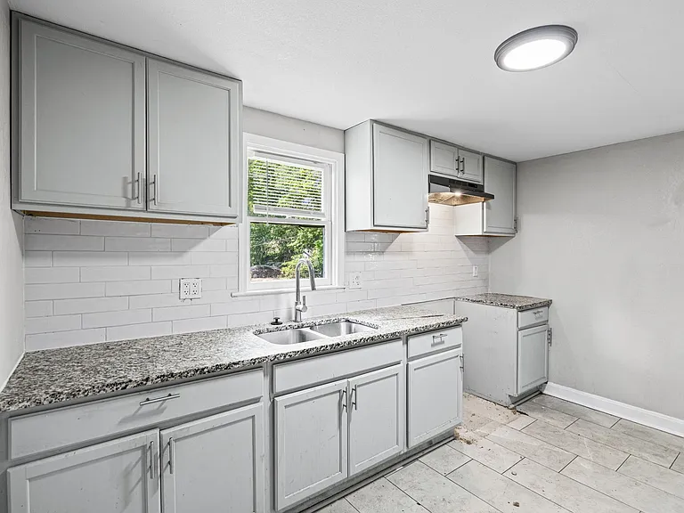 8102 Highland Ave — Photo 8