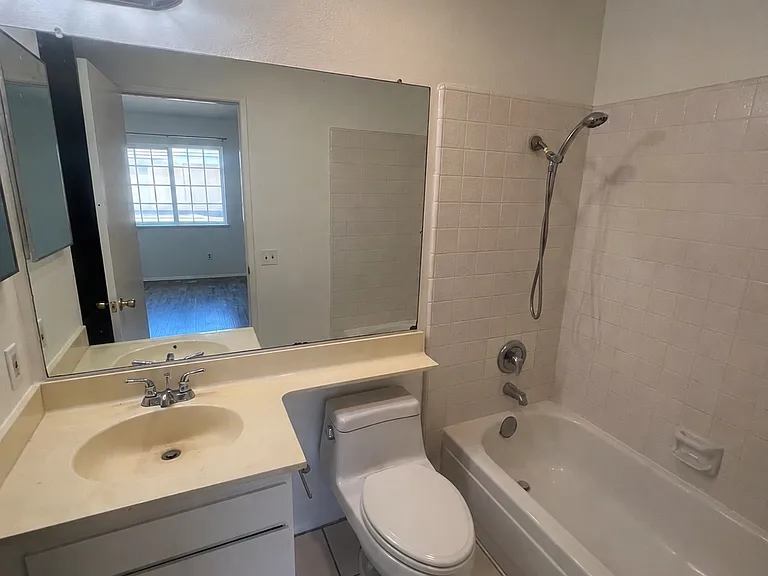 4842 King Cir #B — Photo 13