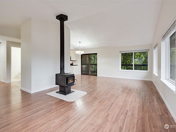 5th image of 5221 Marian Drive NE