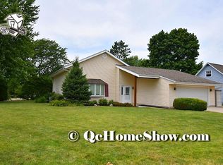 1606 W 3rd St, Coal Valley, IL