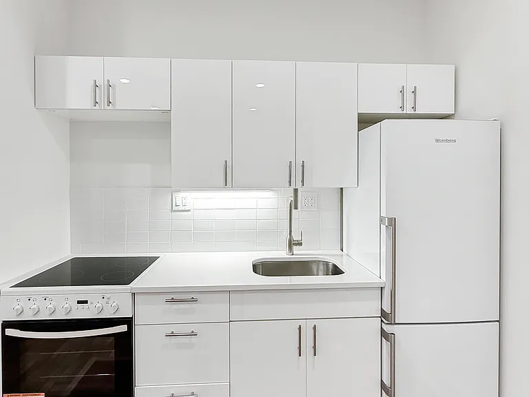 1212 Ocean Ave #5E — Photo 3