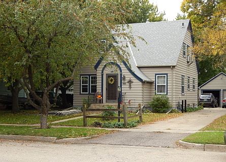 2nd image of 605 10th St N