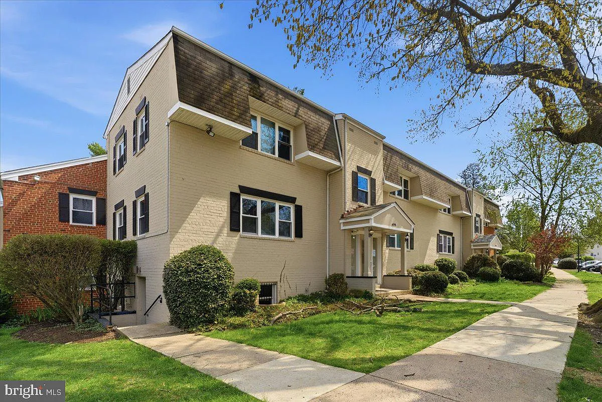 6198 Greenwood Dr APT 101 photo 1