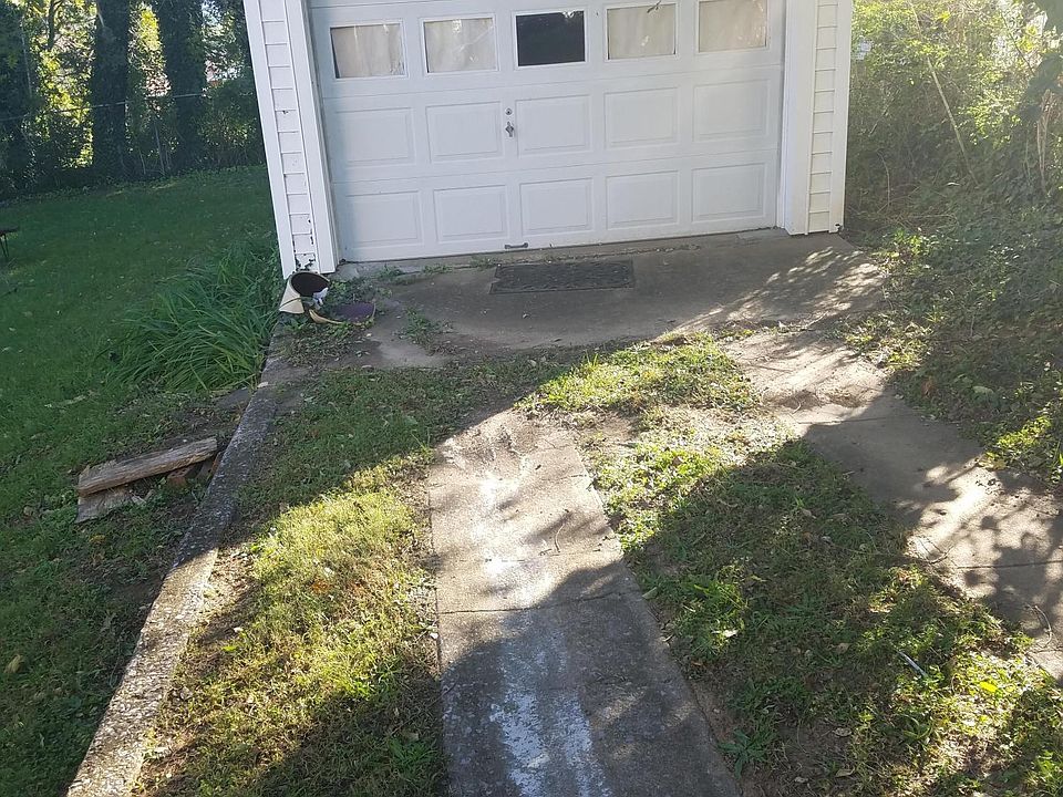 2nd image of 1028 Staunton Ave NW