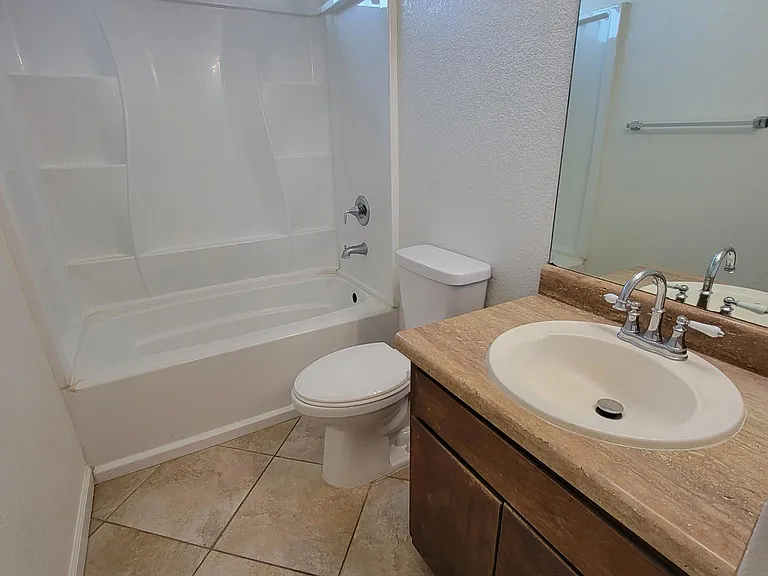 103 E 2nd St #1 — Photo 11