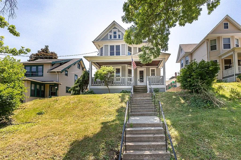 6 bed, 2599 sqft, $2,500 — Photo 1