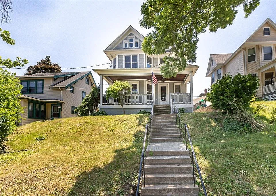 910 University Ave