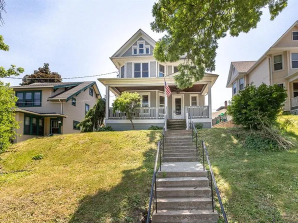 910 University Ave, Dubuque, IA 52001