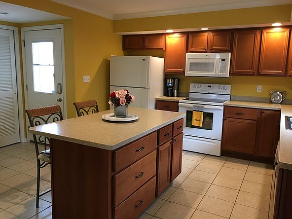 3rd image of 729 Crittenden St