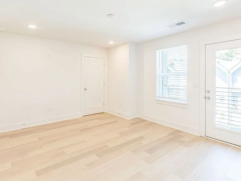 550 Markham St #10 — Photo 18