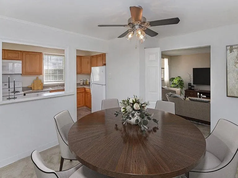 Woodacres Apartment Homes — Photo 9