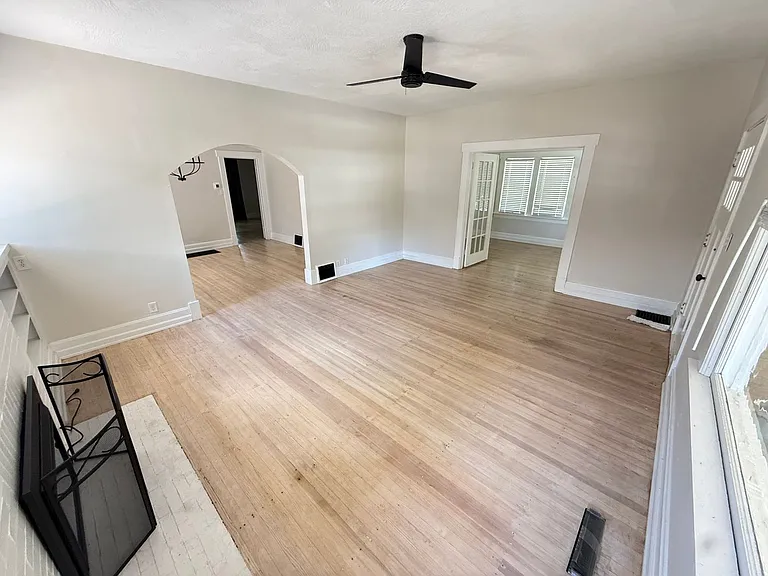 1038 S Fremont Ave — Photo 9