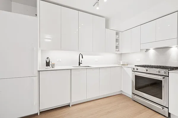 Rented by Greystar | media 2