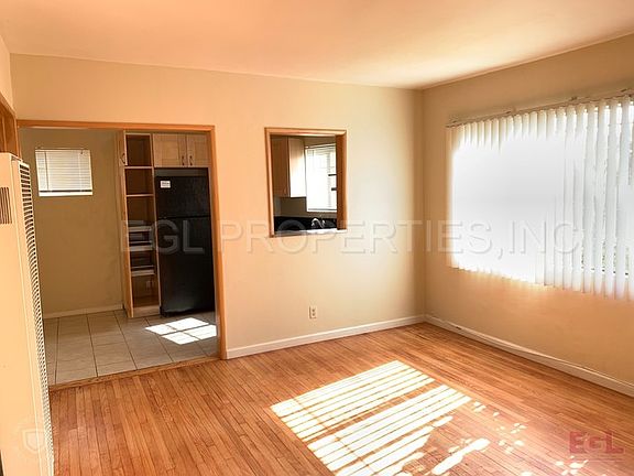 4th image of 2530 S Sycamore Ave