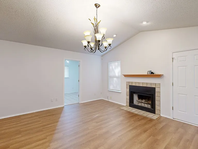 2208 Cooke Dr — Photo 9