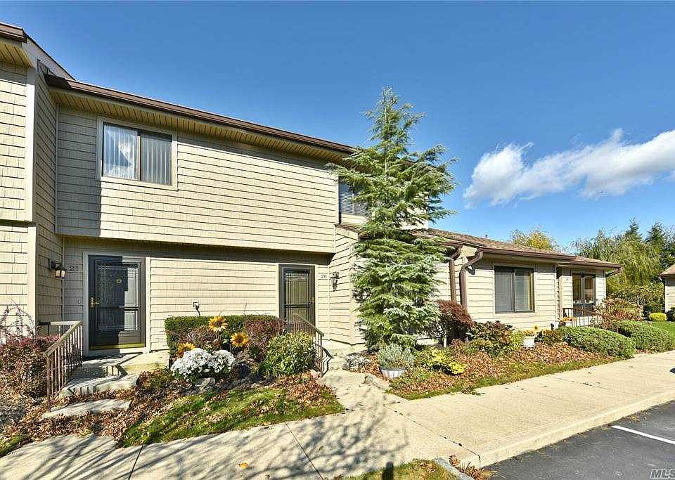 1st image of 20 Stanford Ct