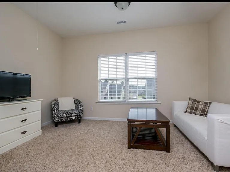 866 Westlawn Dr — Photo 6