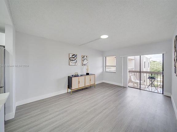 4th image of 1121 SW 122nd Ave APT 413-2