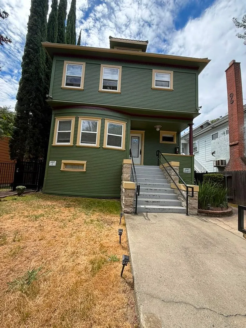 3018 I Street Unit A - Charming 2BD/1BA in Midtown Sacramento - Available Now! — Photo 1