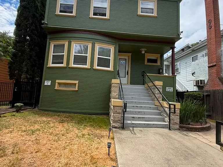 3018 I St #A — Photo 1