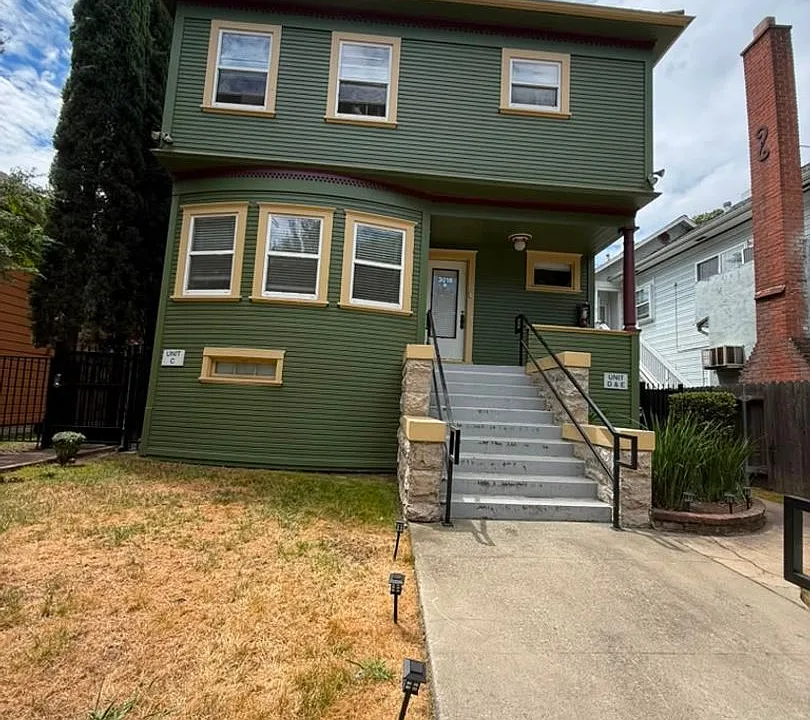 3018 I St #A