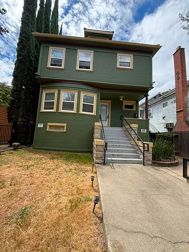 3018 I St #A Photo 1