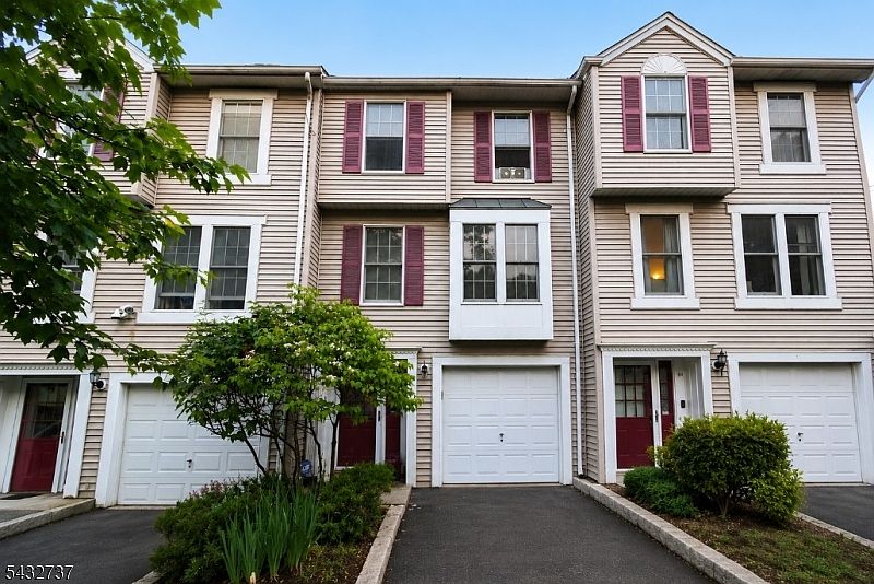 1st image of 82 Tiffany Blvd