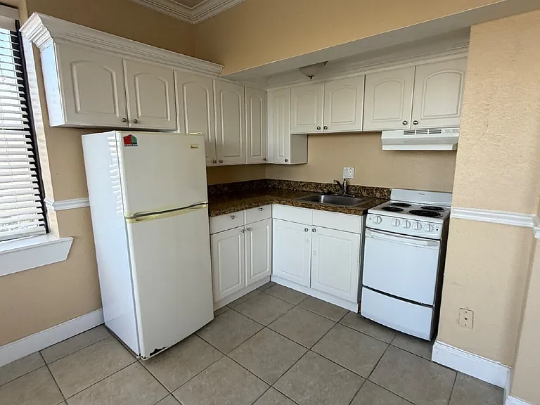 311 W Ashley St #302 — Photo 3