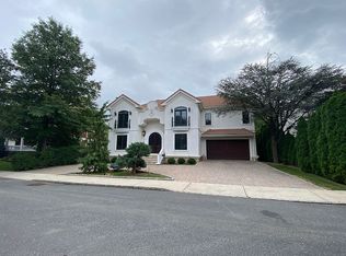 1068 Dearborn Rd, Fort Lee, NJ 07024