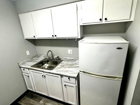 3rd image of 124 Fox Hill Ln APT L